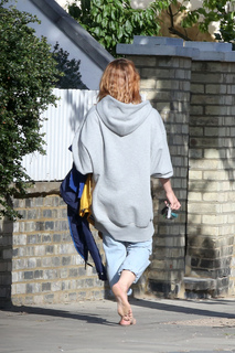 Billie Piper feet photo thumbnail