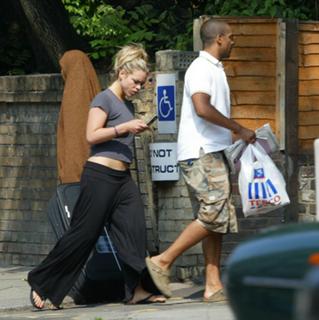 Billie Piper feet photo thumbnail