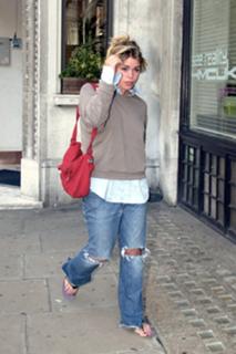 Billie Piper feet photo thumbnail