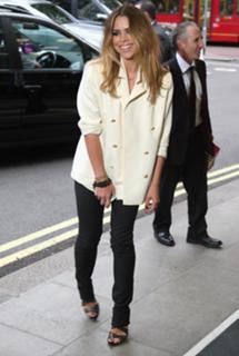 Billie Piper feet photo thumbnail