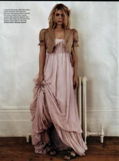 Billie Piper feet photo thumbnail