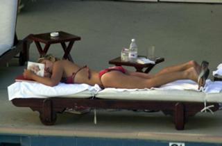 Billie Piper feet photo thumbnail