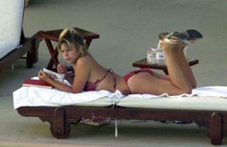Billie Piper feet photo thumbnail