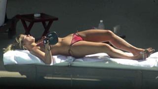 Billie Piper feet photo thumbnail