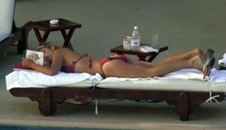 Billie Piper feet photo thumbnail