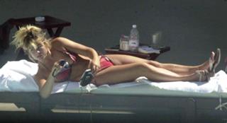 Billie Piper feet photo thumbnail