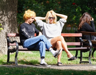 Billie Piper feet photo thumbnail