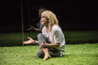 Billie Piper feet photo thumbnail
