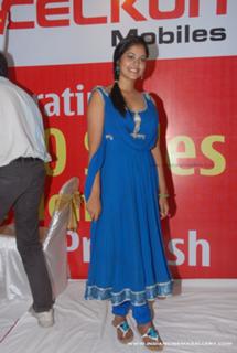 Bindhu Madhavi feet photo 4