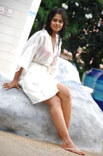 Bindhu Madhavi feet photo 14