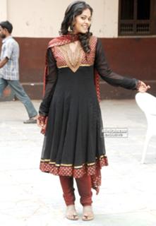 Bindhu Madhavi feet photo 10