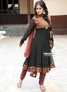 Bindhu Madhavi feet photo 17
