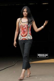Bindhu Madhavi feet photo 3