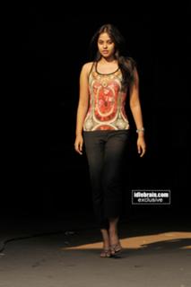 Bindhu Madhavi feet photo 2
