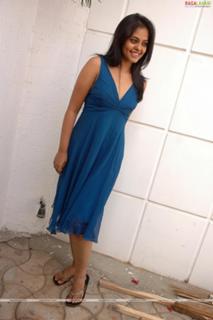 Bindhu Madhavi feet photo 8