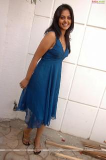 Bindhu Madhavi feet photo 7