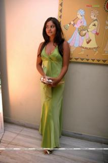 Bindhu Madhavi feet photo 3