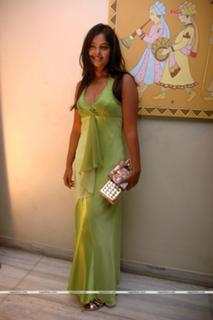 Bindhu Madhavi feet photo 2