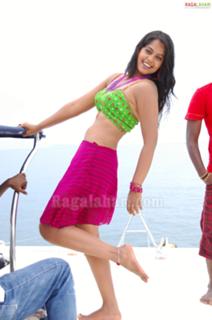 Bindhu Madhavi feet photo 18