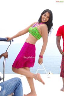 Bindhu Madhavi feet photo 15