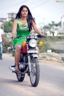 Bindhu Madhavi feet photo 20
