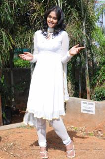 Bindhu Madhavi feet photo 12
