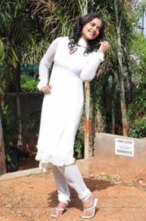 Bindhu Madhavi feet photo 7