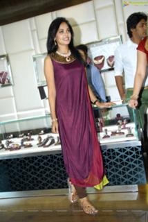 Bindhu Madhavi feet photo 17