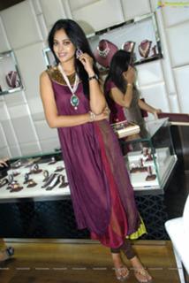 Bindhu Madhavi feet photo 13