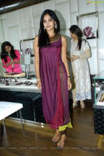 Bindhu Madhavi feet photo 11