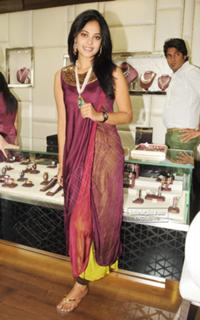 Bindhu Madhavi feet photo 16