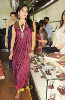 Bindhu Madhavi feet photo 15