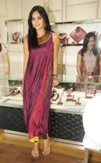 Bindhu Madhavi feet photo 13