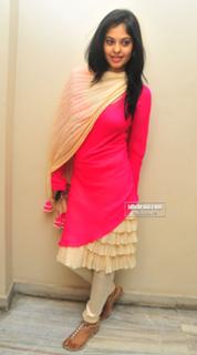 Bindhu Madhavi feet photo 14