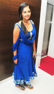 Bindhu Madhavi feet photo 13