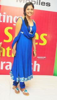 Bindhu Madhavi feet photo 10