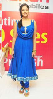 Bindhu Madhavi feet photo 9