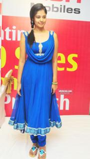 Bindhu Madhavi feet photo 8