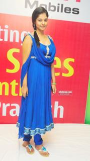 Bindhu Madhavi feet photo 19