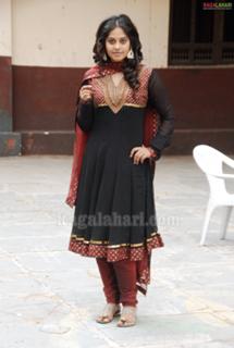 Bindhu Madhavi feet photo 9