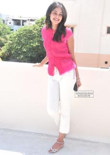 Bindhu Madhavi feet photo 12