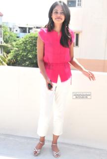Bindhu Madhavi feet photo 4
