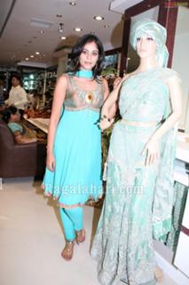 Bindhu Madhavi feet photo 6