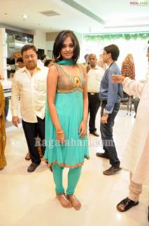 Bindhu Madhavi feet photo 2