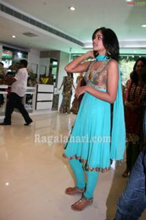 Bindhu Madhavi feet photo 15