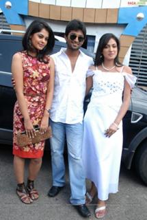 Bindhu Madhavi feet photo 14