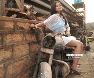 Bindhu Madhavi feet photo 8