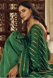 Bindhu Madhavi feet photo 9