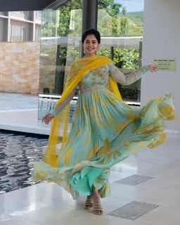 Bindhu Madhavi feet photo 7