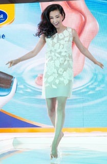 Bingbing Li feet photo thumbnail
